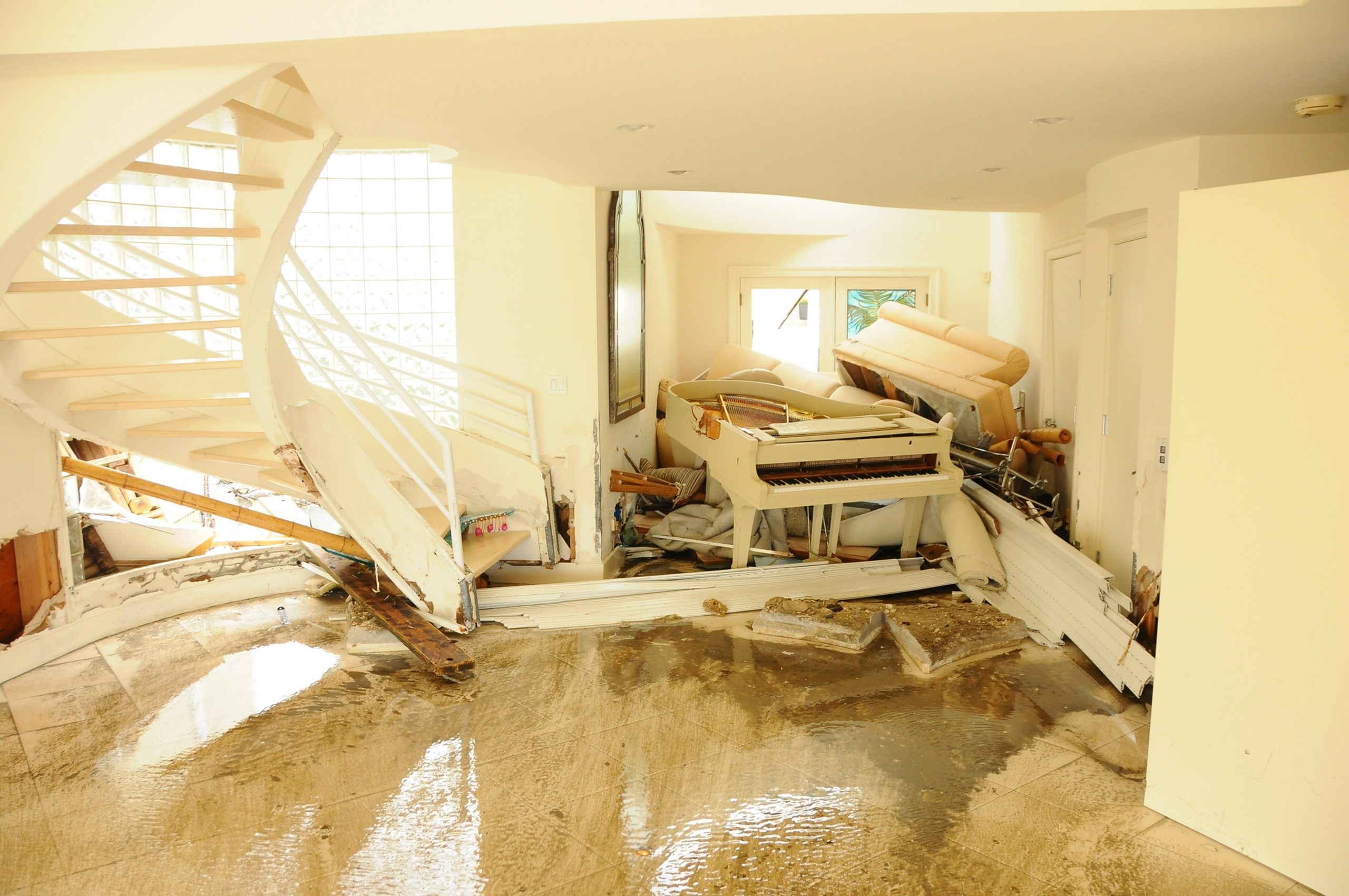 Phases of professional Orlando water damage restoration for flooded buildings